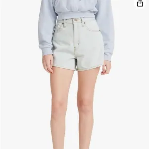 NWOT Levi’s light denim loose wide high waist shorts