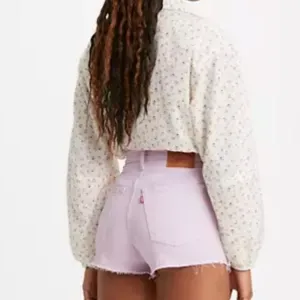NWT Levi's Ribcage Lavender Cut Off Denim Shorts- Size 26