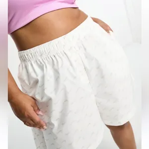 NWT Nike Everyday Modern Women's High-Waisted Woven Shorts, XS